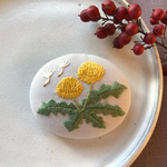 たんぽぽの刺繍ブローチ