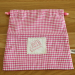 うさぎの刺繍入りギンガムチェック巾着