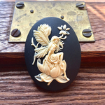 振り返る妖精の少女 アクリルカメオ ブラックオニキス×アイボリー(象牙色) 30×40mm 