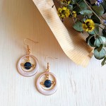 [新作] 春色 宇宙ピアス ホワイト白 ネイビー 紺色 春 夏 土星 金属アレルギー対応 樹脂ピアス イヤリング 樹脂ノンホール