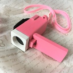 【安全ストラップ付】木のビデオカメラ「パパ、ママ撮ってあげるよ！」ピンク