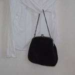 本革 シンプルでシックながま口バッグ