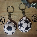 *受注生産*ヌメ革　サッカーボール・キーホルダー☆名前入れ