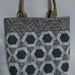 ６角形のキルトバック(緑、グレー）