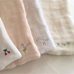 the first present to baby*刺繍8重ガーゼハンカチ*milk&vanillamilkcolor*