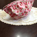 イチゴ柄のふっくらポーチ