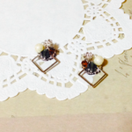 ブラックダイヤとスクエアのピアス
