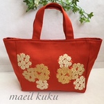 朱色の帯に金刺繍のトートバッグ