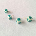 トルコ青釉サイコロピアス
