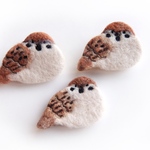 すずめブローチ