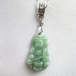 再販2回目❁観音菩薩彫り❁太古の宝石　（AAA）糸魚川翡翠の天然石ペンダント　（チェーン・silver925）