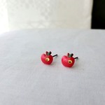 小さなりんごのピアス