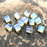 オパール キューブビーズ 10mm 貫通 