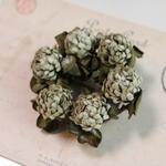 布花　アンティークグリーンのしろつめ草のリースブローチ