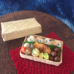 ミニチュア 竹かご鮭わかめおにぎり弁当