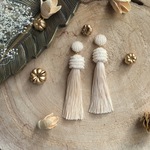 《再販》♪送料無料♪【Jellyfishシリーズ】ビーズ刺繍×絹糸タッセルのピアス(イヤリング)／アイボリー