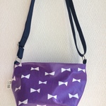 ラミネート パープルリボンのミニショルダーバッグ