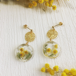 春を告げるミモザのピアス