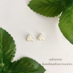 全品￥300▹▸春におすすめ🌸ビジューのトライアングルピアス