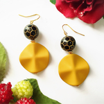  SALE✴︎ハチの巣イヤリング・ピアス