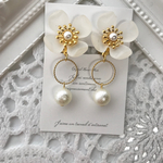 【SALE】すりガラス風♡フラワーリングピアス【花芯】