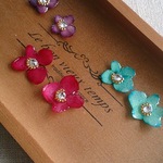 春 ビビッドカラー 紫陽花(あじさい)のピアス