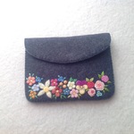 【再販】刺繍とフェルトの春いっぱいの小物入れ