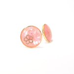 桜きらめくピンクシェルピアス◇イヤリング変更可
