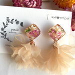 ピンクのお花ミニスクエア＋ベージュフラワータッセル