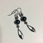 モノトーン調シルバーパーツピアス