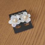 梅の花のイヤリング(桜風)