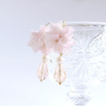 揺れる桜の布花フックピアス