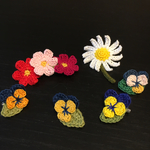 お花のブローチ