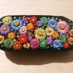 小花模様刺繍のバレッタ（黒）