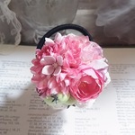 ＊*kazariya*＊花純‥。＊キュートなピンキーマムを主に｡｡コロンと丸いローズとベリーのお花のヘアゴム＊*