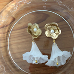 gold flower   white pirce