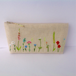可愛い花の刺繍のペンケース