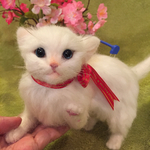 羊毛フェルト白猫の赤ちゃん