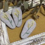 ミモザの刺繍ブローチ