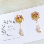 かわいい可憐な押し花のピアス