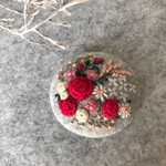 40mm刺繍ブローチ華