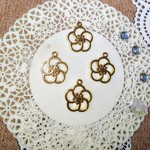 和シリーズ🌸梅の花のレジン空枠の４個セット