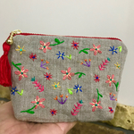 花の刺繍ティッシュポーチ♪〈赤〉