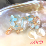 金の手のネコちゃん