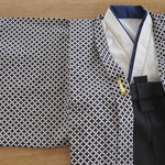 80ｃｍ　男の子　黒七宝模様羽織＆黒袴風ロングスカート 初節句、お正月、お誕生日、出産祝いに　