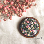 Dans la forêt 刺繍ブローチ（木枠）4.5㎝