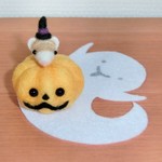 カボチャにハマっちゃった、フェレットちゃん♪