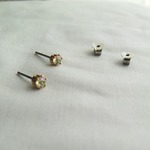 小さな小さなスタッドピアス（シャンパン）