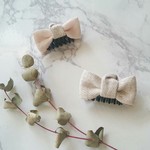 ☆2個セットで使い方色々☆リネンの小さなリボンヘアクリップ 《オートミール》