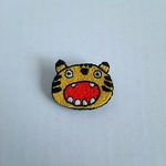 刺繍ブローチ　とらちゃん01
